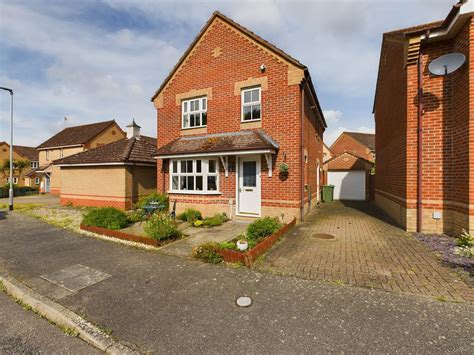 3 Bed Detached House For Sale In Coltsfoot Way Thetford Ip24 £280 000