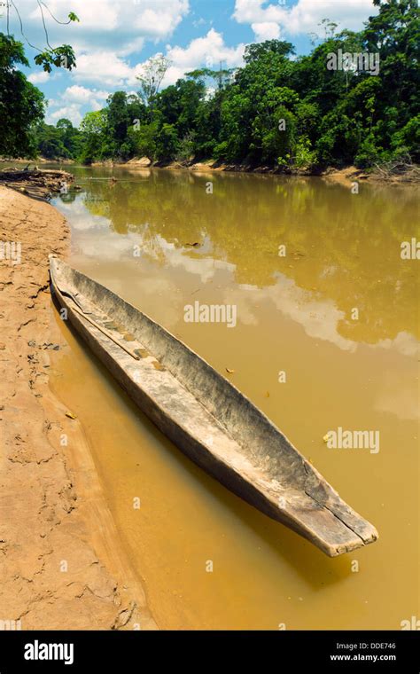 Amerindian canoe hi-res stock photography and images - Alamy