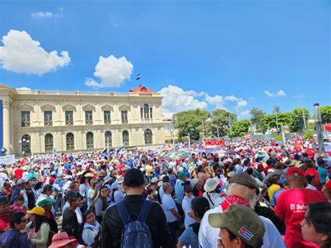 Marcha contra violaciones de derechos humanos ASOCIACIÓN PRO VIDA