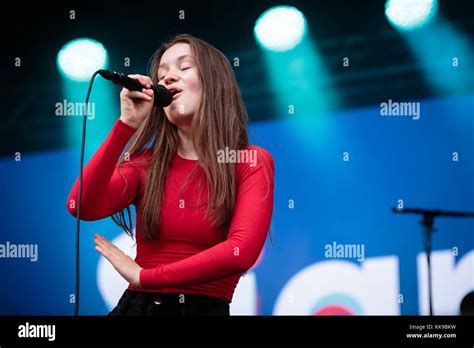 Sigrid live bergen festival Fotos und Bildmaterial in hoher Auflösung