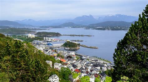 Sukkertoppen E-Bike & Hike Tour Alesund (Norway) - BikeTours.com