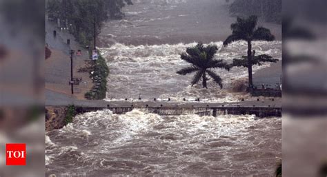 Kerala Reels Under Flood Fury Death Toll Mounts To 173 Kochi News