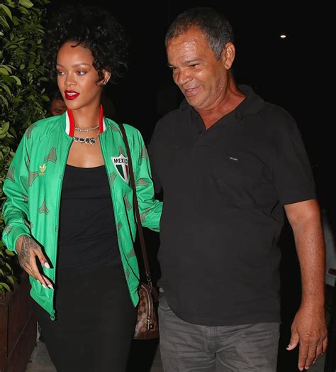 RIHANNA and Her Dad Out for Dinner in Santa Monica – HawtCelebs