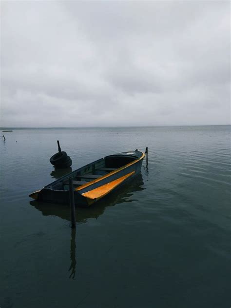 Осень. Лодка. Озеро