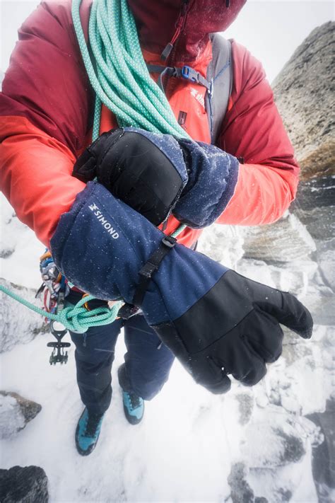 2 In 1 Waterproof Mountaineering Gloves Black Simond Decathlon