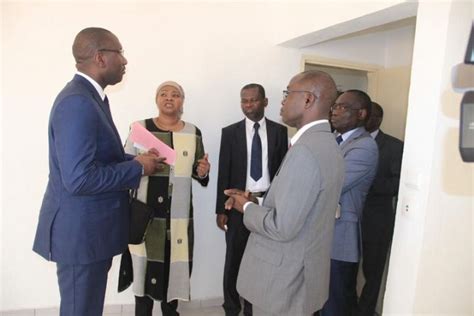 La C R Monie De Remise Des Cl S De L Incubateur D Abidjan Monsieur Le