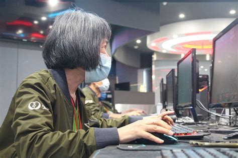 連我阿嬤都比你厲害！ 「長輩花11個月學打lol」參加不老電競大賽 Elsa解凍中 鍵盤大檸檬 Ettoday新聞雲