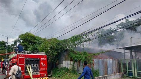 Kebakaran Di Bontang Kuala Ludeskan Gudang Plastik Tribunkaltim Co