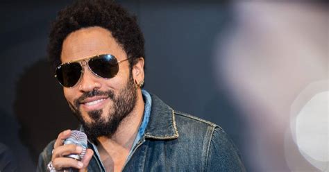 Lenny Kravitz splits pants at Sweden show, flashes crowd