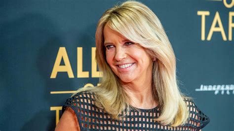 Kronen Zeitung On Twitter Linda De Mol Zeigt Sich Splitterfasernackt