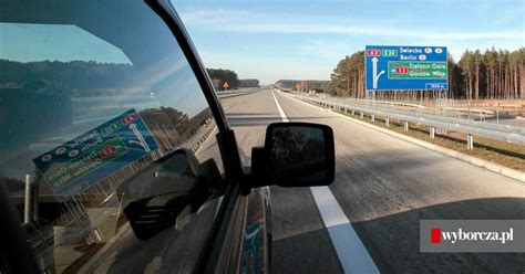 Autostrada A2 Samochód wyleciał z drogi dwoje dzieci w szpitalu