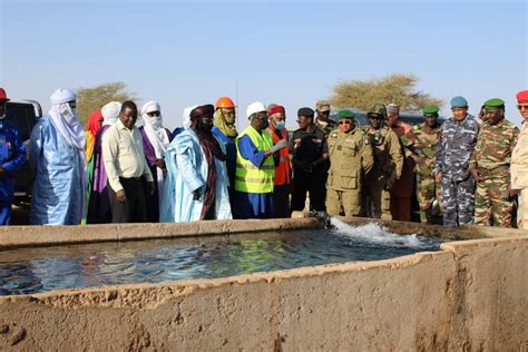 Agadez Le Gouverneur Effectue Une Visite En Profondeur Dans Le