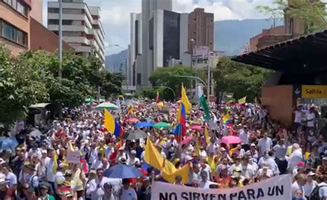 A Gritos Piden La Salida Del Alcalde Daniel Quintero En Medio De La