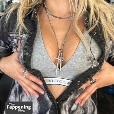 Renee Rapp Nude Sexy Collection Photos TheFappening