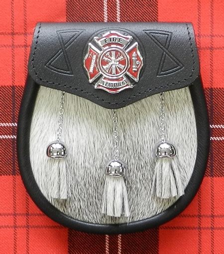 Sporran With Red Maltese Cross And Fur J Higgins Ltd