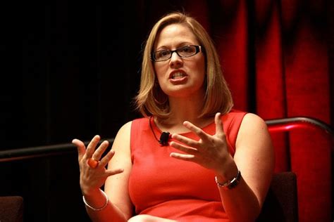 Kyrsten Sinema Senator : She wore the outfit in the senate on thursday ...