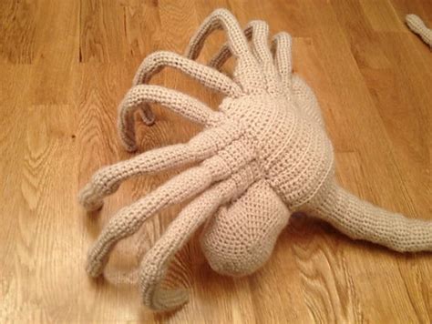 Facehugger Pattern By James Hemsley In 2020 Crochet Patterns Arm Knitting Blanket Crochet