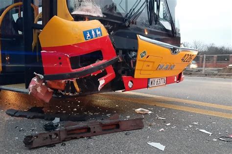 Czarna seria w Warszawie Kolejny wypadek autobusu miejskiego Są ranni