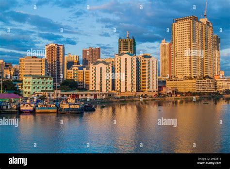 Skyline Of Manila Behind Pasig River Philippines Stock Photo Alamy