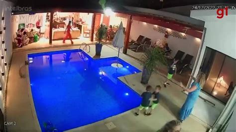 Vídeo Menino pula em piscina para salvar o irmão de 3 anos e viraliza