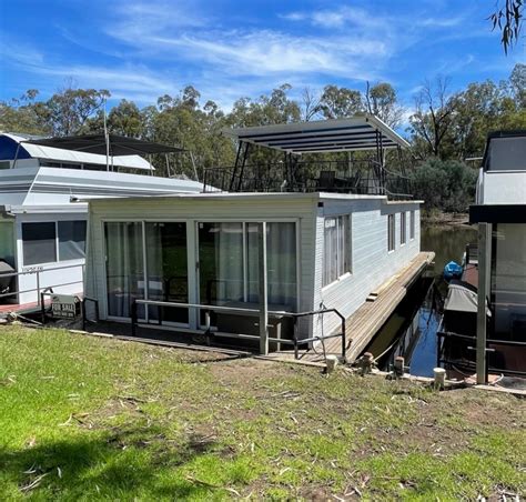 Houseboat And Mooring Deep Creek Echuca Moama House Boats Boats