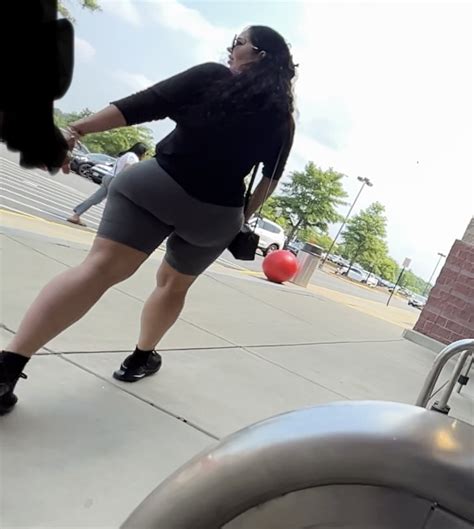 Fat Ass Latina MILF Spandex Leggings Yoga Pants Forum