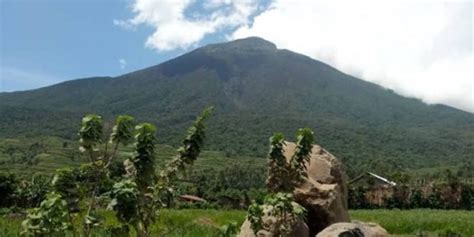 Explore Mount Bisoke Rwanda: Hiking to the Two Crater Lakes