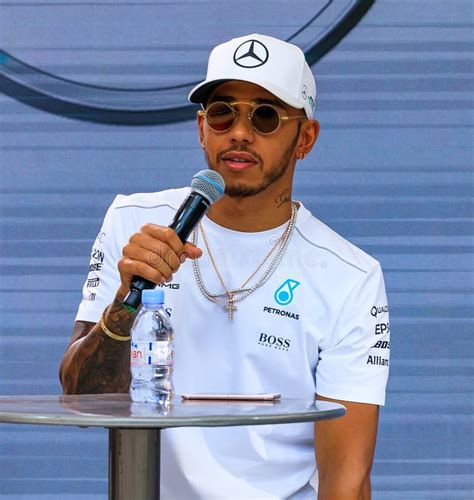 Conductor De Carreras Británico Lewis Hamilton 5 Veces Campeón Mundial