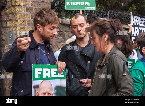 Damon Albarn Hi Res Stock Photography And Images Alamy