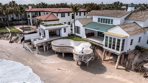 Jupiter Inlet Colony Closes Beach As Waves Erode Sand Threaten Homes