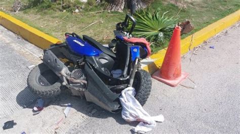 Camioneta arrolla a motociclista en el tramo Playa del Carmen Cancún