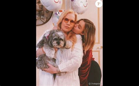 Sylvie Vartan Et Sa Fille Darina Scotti Sur Une Photo Publi E Sur