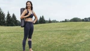 Step up exercise: Benefits, how to do and side effects | HealthShots