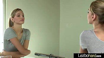 Riley Reid Kenna James Amateur Hacen El Amor En Un Acto De Lesbianas Calientes Video