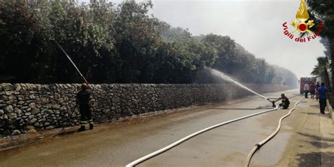 In Sicilia Gi Allarme Incendi Ieri Interventi Dei Vigili Del