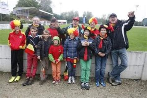 Voetbalvertier Voor Rode Duivels Op Terrein Sv Wevelgem City En In