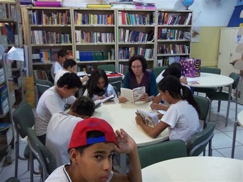 Sala De Leitura LIVRO DE REPENTE NAS PROFUNDEZAS DO BOSQUE AUTOR