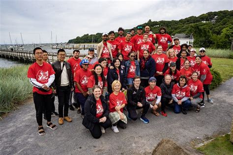 Seawolves Go for Gold at Dragon Boat Race - SBU News