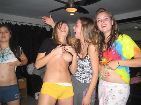 Nervous Flashers Porn Pic