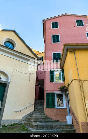 Malerische Straße in Manarola schönes Dorf im Nationalpark Cinque