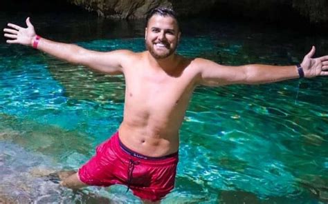 Sertanejo Zé Neto chama a atenção na web volume em bermuda Uma