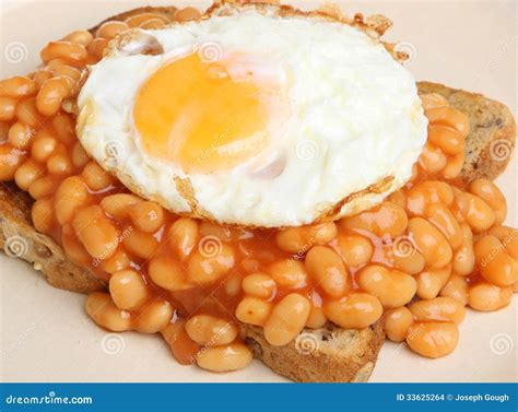 Baked Beans & Fried Egg on Toast Stock Photo - Image of toasted, food: 33625264