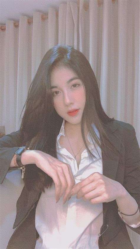 Soi nhan sắc hot girl bánh tráng Trân Mèo ngày ấy bây giờ độ gợi cảm và chanh sả tăng nhiệt