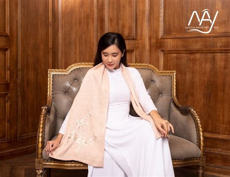 Khăn lụa cao cấp thêu tay hoa mai màu nude