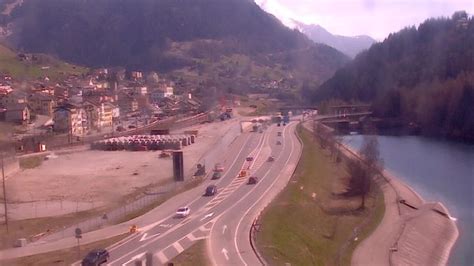 Gotthard Kilometerlanger Stau Vor Dem S Dportal Nau Ch