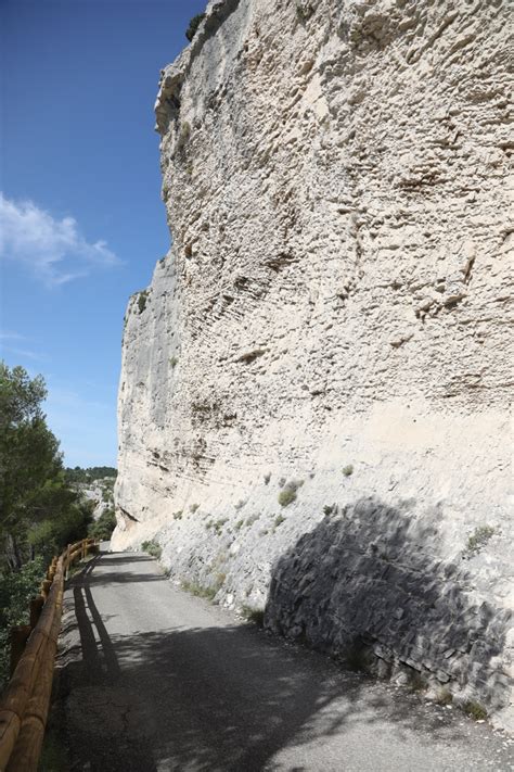 Aux Portes Des Alpilles Le Sentier De La Pierre Orgon Id Es De