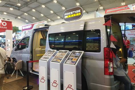 Foto Modifikasi Supermewah Toyota Hiace Dengan Modal Rp Juta