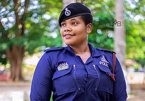 Stunning Photos Of Beautiful Female Ghanaian Police Officer Breaks The