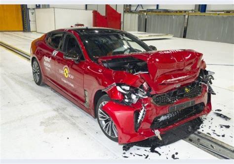 Foto Kia Stinger 2017 Crash Test Euro Ncap 2017