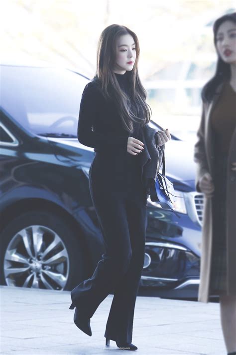 Irene red velvet airport fashion | Red velvet irene, Korean airport fashion, Velvet fashion